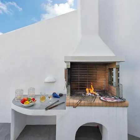 3-bed Sleeps 8 With Pool And Aircon Villa *