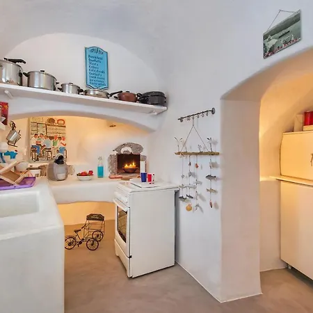 3-bed Sleeps 8 With Pool And Aircon Villa *