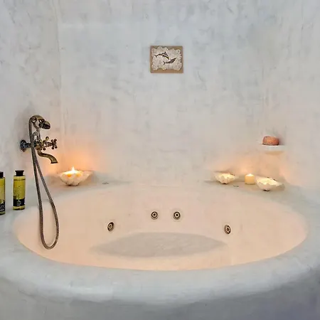 3-bed Sleeps 8 With Pool And Aircon Pyrgos Kallistis