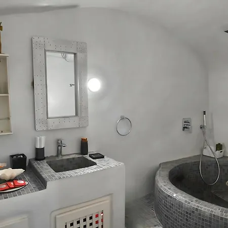 Villa 3-bed Sleeps 8 With Pool And Aircon